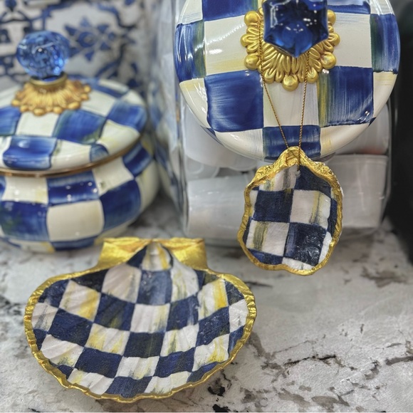 Hand Crafted MacKenzie Childs Royal Check Oyster Shell Ornament - Picture 3 of 5